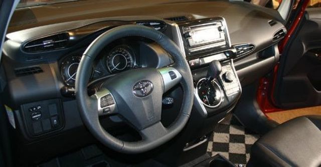2013 Toyota Wish 2.0豪華  第9張相片