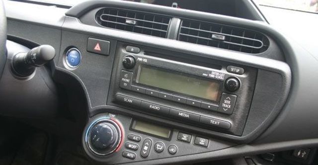 2012 Toyota Prius c 1.5  第13張相片