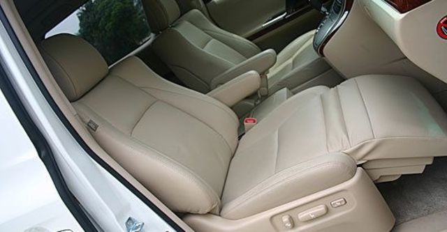 2011 Toyota Alphard 2.4  第6張相片