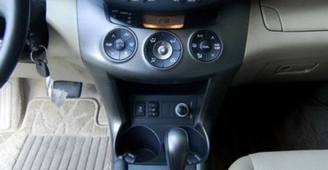 2011 Toyota RAV4 2.4 4WD旗艦版  第13張相片