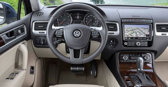2015 Volkswagen Touareg 3.0 TDI BlueMotion R-Line  第8張相片