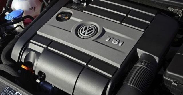 2012 Volkswagen Golf R 5D  第7張相片