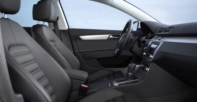 2011 Volkswagen Passat Sedan 2.0 TSI  第4張相片