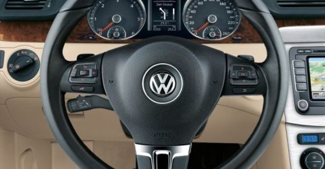 2010 Volkswagen Passat Sedan 1.8 TSI  第6張相片