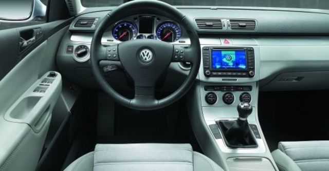 2010 Volkswagen Passat Sedan 2.0 TDI  第5張相片