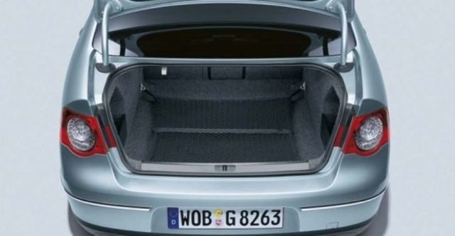 2010 Volkswagen Passat Sedan 2.0 TSI  第4張相片