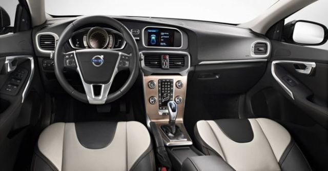 2015 Volvo V40 Cross Country D4旗艦版  第9張相片