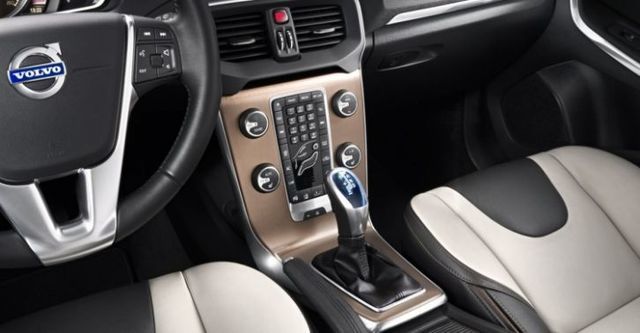 2015 Volvo V40 Cross Country D4豪華版  第8張相片