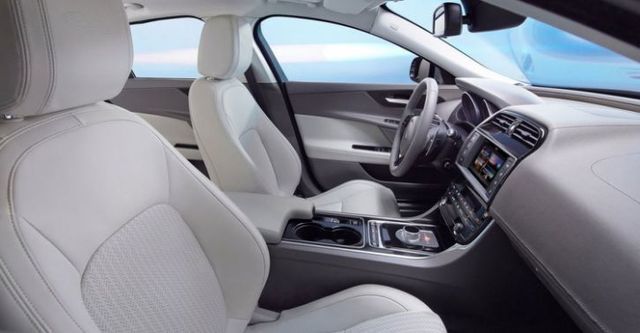 2015 Jaguar XE Prestige 20t  第8張相片