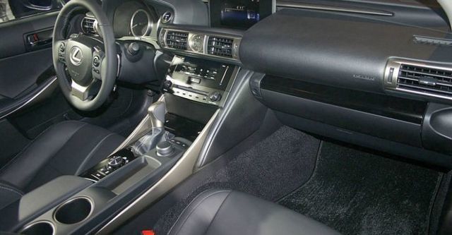 2016 Lexus IS 300h豪華版  第7張相片