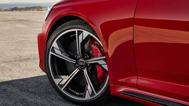 2021 Audi A4 Avant RS4  第5張相片