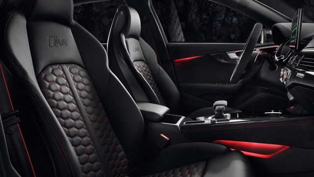2021 Audi A4 Avant RS4  第7張相片
