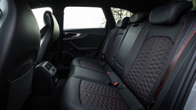 2021 Audi A4 Avant RS4  第9張相片
