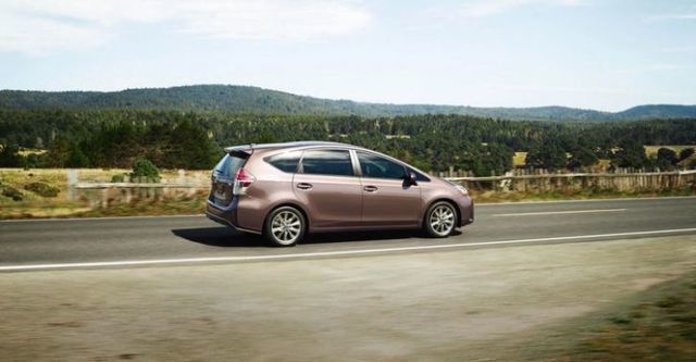 2016 Toyota Prius α 1.8  第3張相片