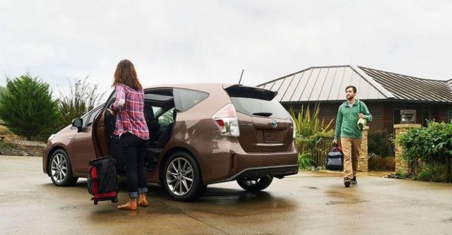 2016 Toyota Prius α 1.8  第4張相片