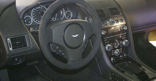 2016 Aston Martin Vantage V12 S  第8張相片