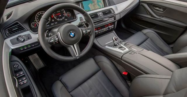 2016 BMW 5-Series Sedan M5  第9張相片
