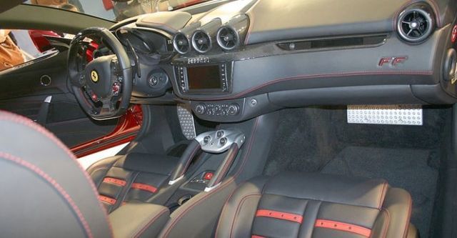 2016 Ferrari FF V12  第7張相片