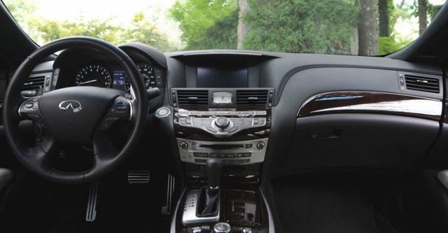 2016 Infiniti Q70 2.5 V6旗艦款  第9張相片