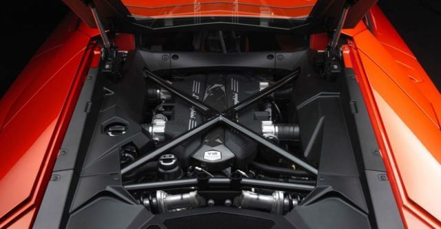 2016 Lamborghini Aventador LP 700-4  第10張相片