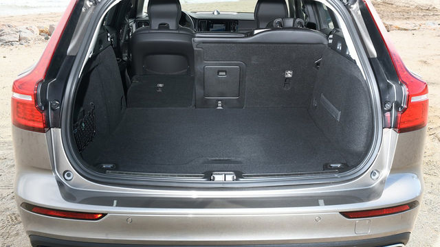 2021 Volvo V60 B4 Momentum  第10張相片