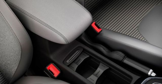 2018 Ford Focus 4D 1.6時尚經典型  第9張相片
