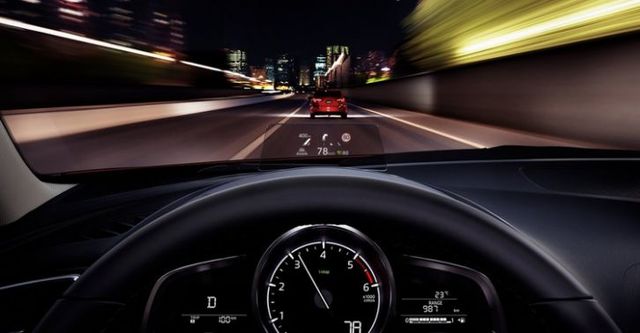 2018 Mazda 3 4D 2.0尊榮安全版  第10張相片