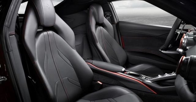 2018 Ferrari 812 Superfast V12  第8張相片