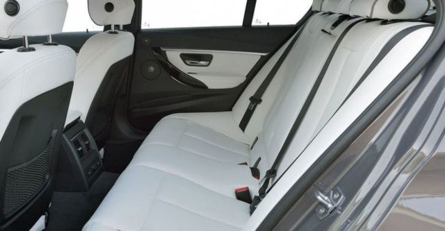 2018 BMW 3-Series Sedan 318i  第9張相片