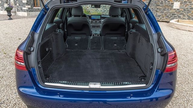 2021 M-Benz C-Class Estate C300星夜版  第10張相片