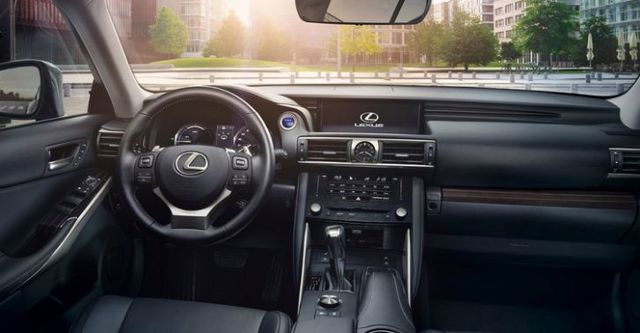 2018 Lexus IS 300h頂級Navi版  第10張相片