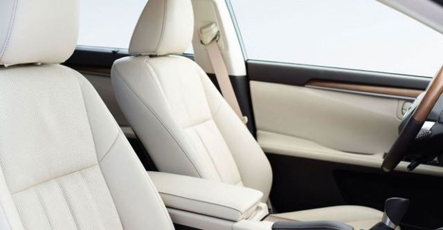 2018 Lexus ES 200頂級Navi版  第10張相片