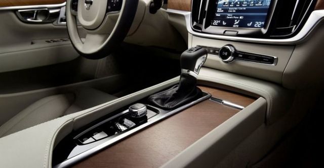2018 Volvo S90 T5 Momentum  第10張相片