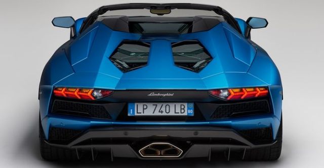 2018 Lamborghini Aventador S Roadster V12  第7張相片