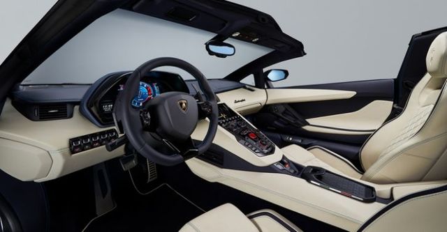 2018 Lamborghini Aventador S Roadster V12  第9張相片