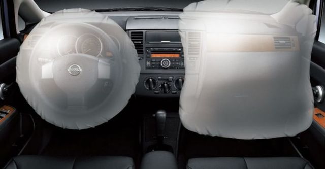2018 Nissan Tiida 4D 傳奇版  第9張相片