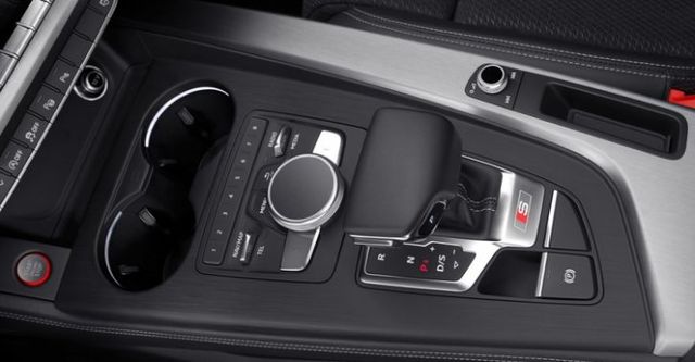 2018 Audi A4 Sedan S4  第8張相片