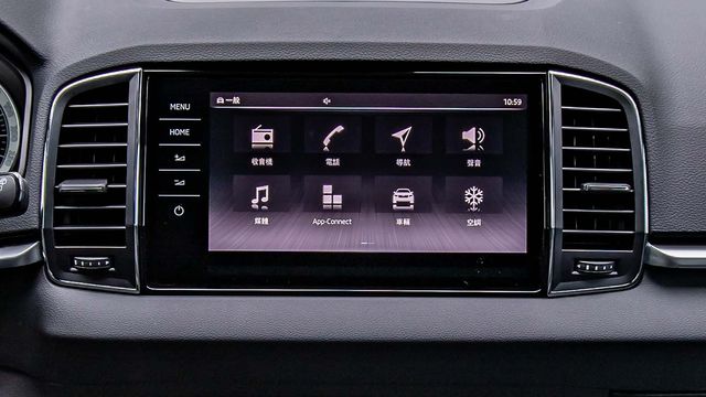 2021 Skoda Karoq 1.5 TSI玉山黑熊版  第2張相片