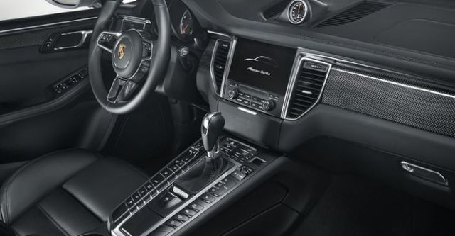2018 Porsche Macan Turbo with Performance Package  第8張相片