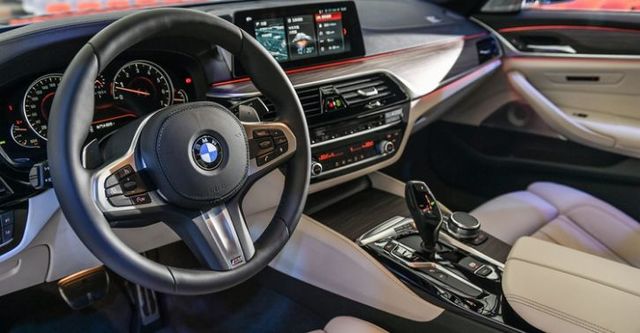 2018 BMW 5-Series Sedan 530d M Sport  第7張相片