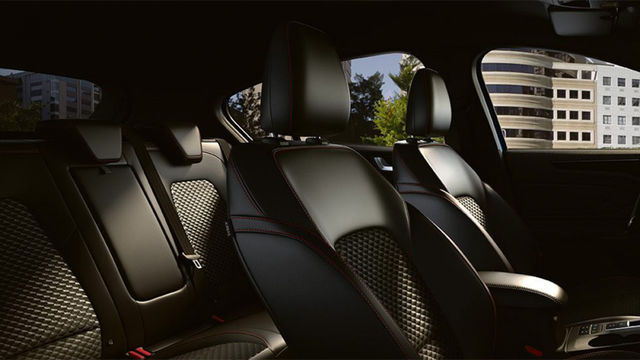 2021 Ford Focus 5D ST-Line  第7張相片
