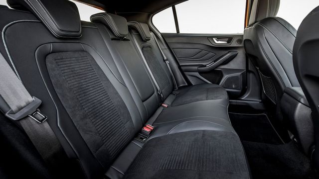 2021 Ford Focus 5D ST  第9張相片