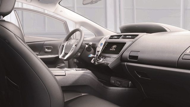 2021 Toyota Prius Alpha 1.8  第7張相片
