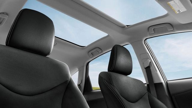 2021 Toyota Prius Alpha 1.8  第8張相片