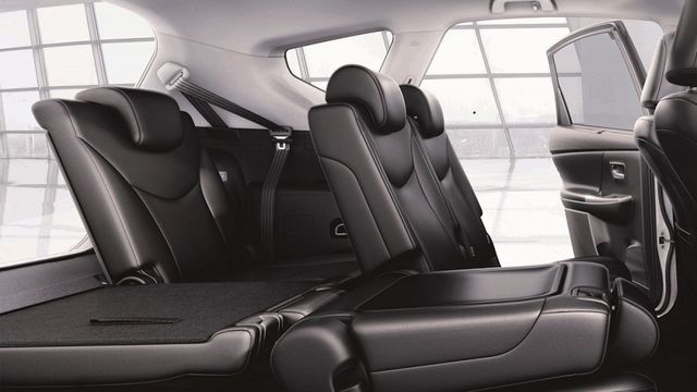 2021 Toyota Prius Alpha 1.8  第9張相片