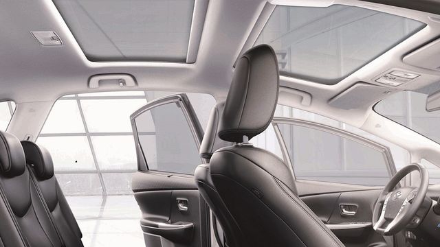 2021 Toyota Prius Alpha 1.8  第10張相片