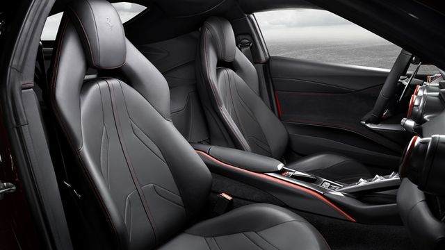 2021 Ferrari 812 Superfast V12  第8張相片