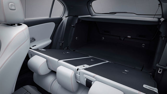 2021 M-Benz A-Class A180運動版  第9張相片