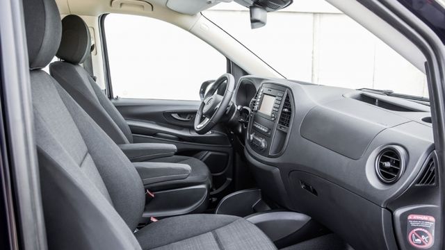 2021 M-Benz Vito Tourer 120  第8張相片