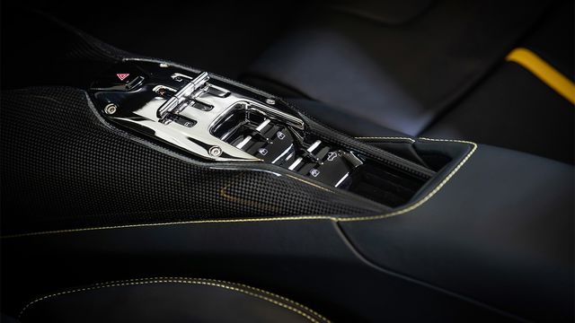 2021 Ferrari SF90 Spider Hybrid  第8張相片